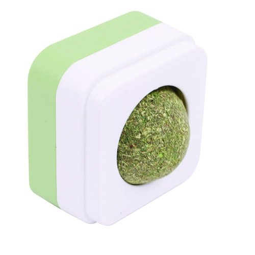 כדור קטניפ ירוק נדבק לקיר אמפט